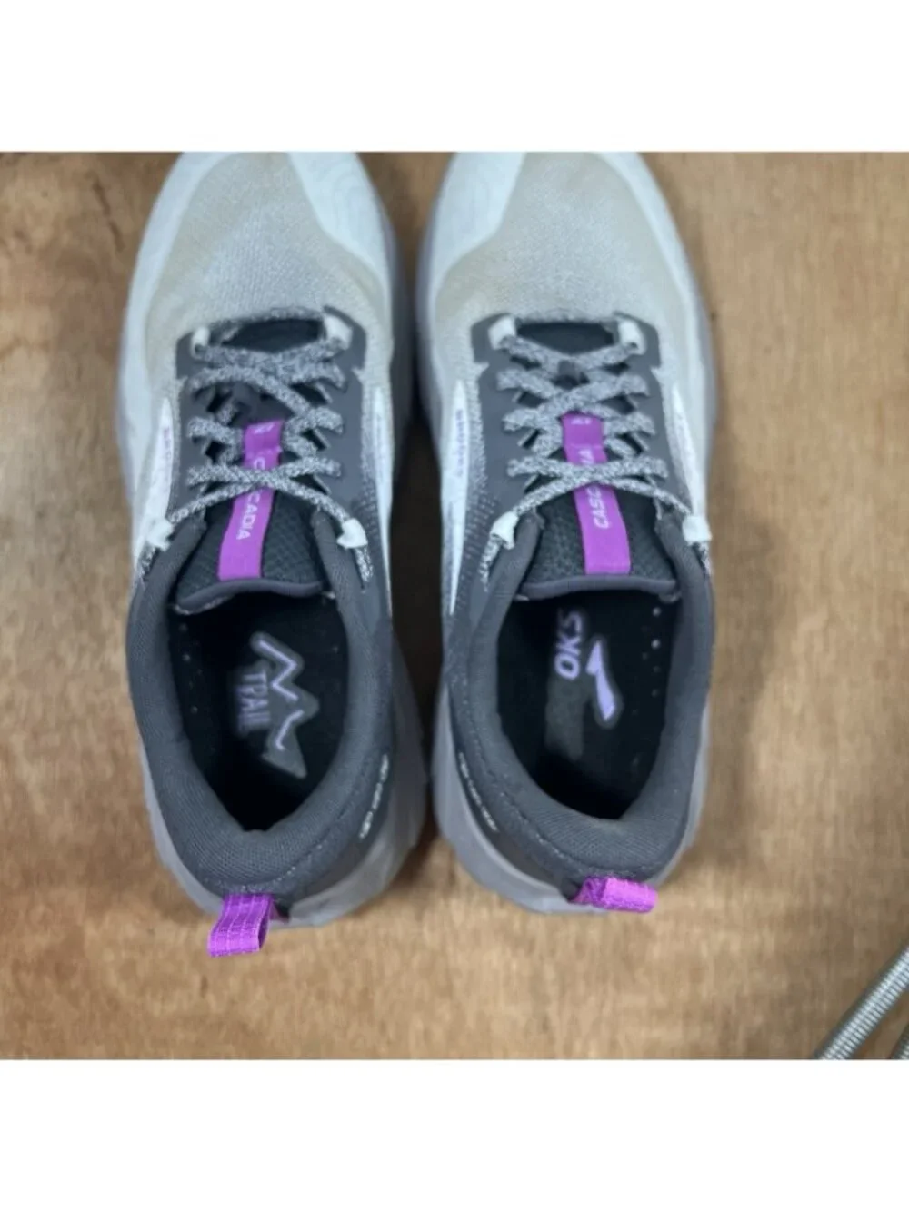 Brooks Cascadia 17 Trail Running Hiking Shoe Women Size 9.5 Grey Purple